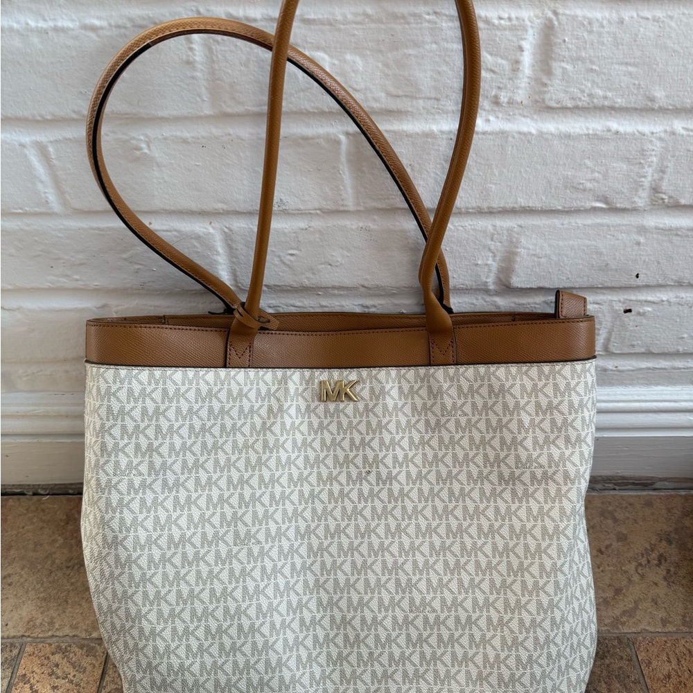 New Michael Kors Tan and Cream Signature Tote